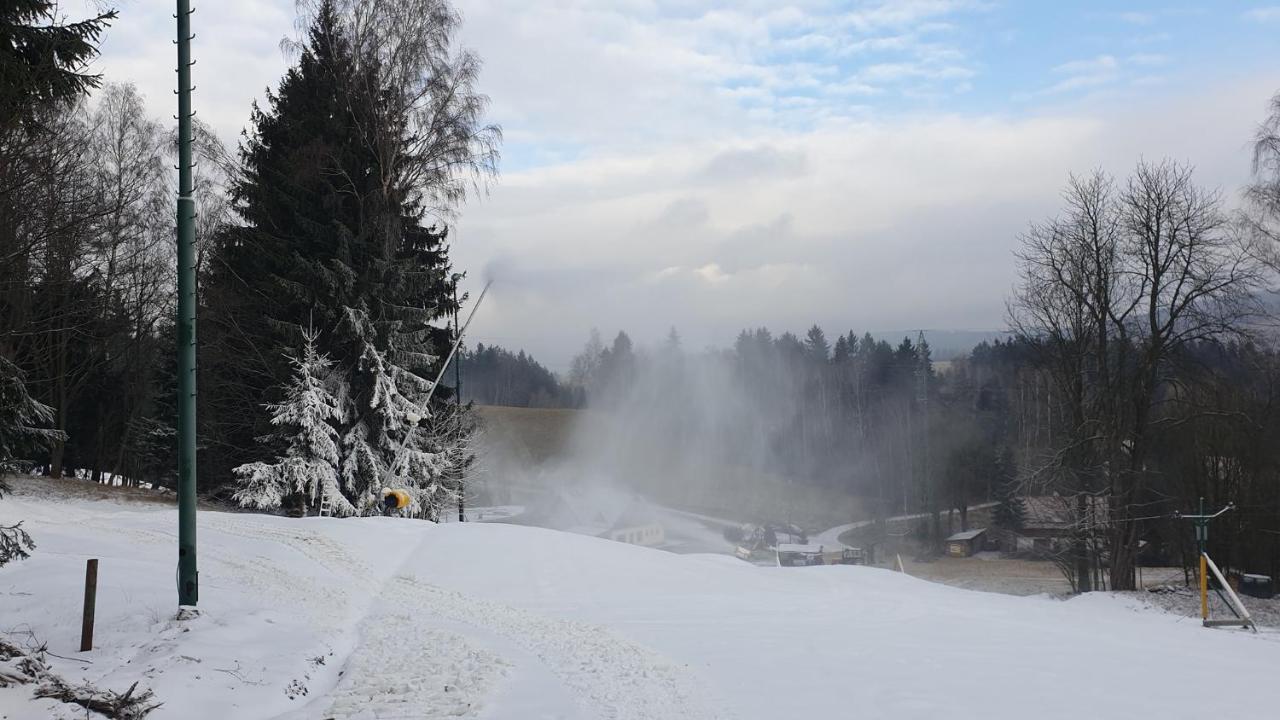 Srub Na Svahu Sjezdovky V Radvanicich Radvanice  Bagian luar foto