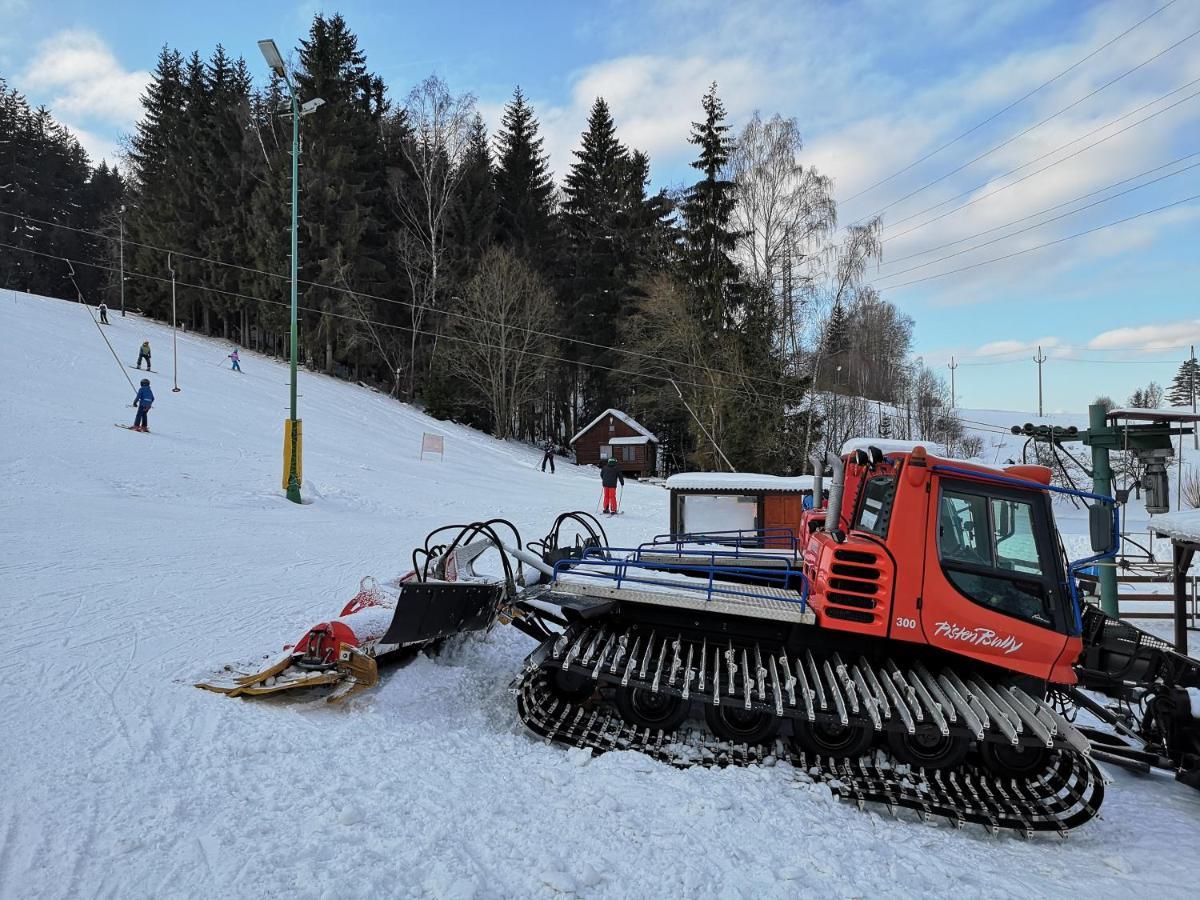 Srub Na Svahu Sjezdovky V Radvanicich Radvanice  Bagian luar foto