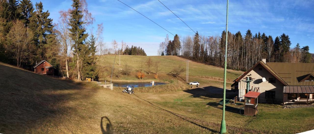 Srub Na Svahu Sjezdovky V Radvanicich Radvanice  Bagian luar foto