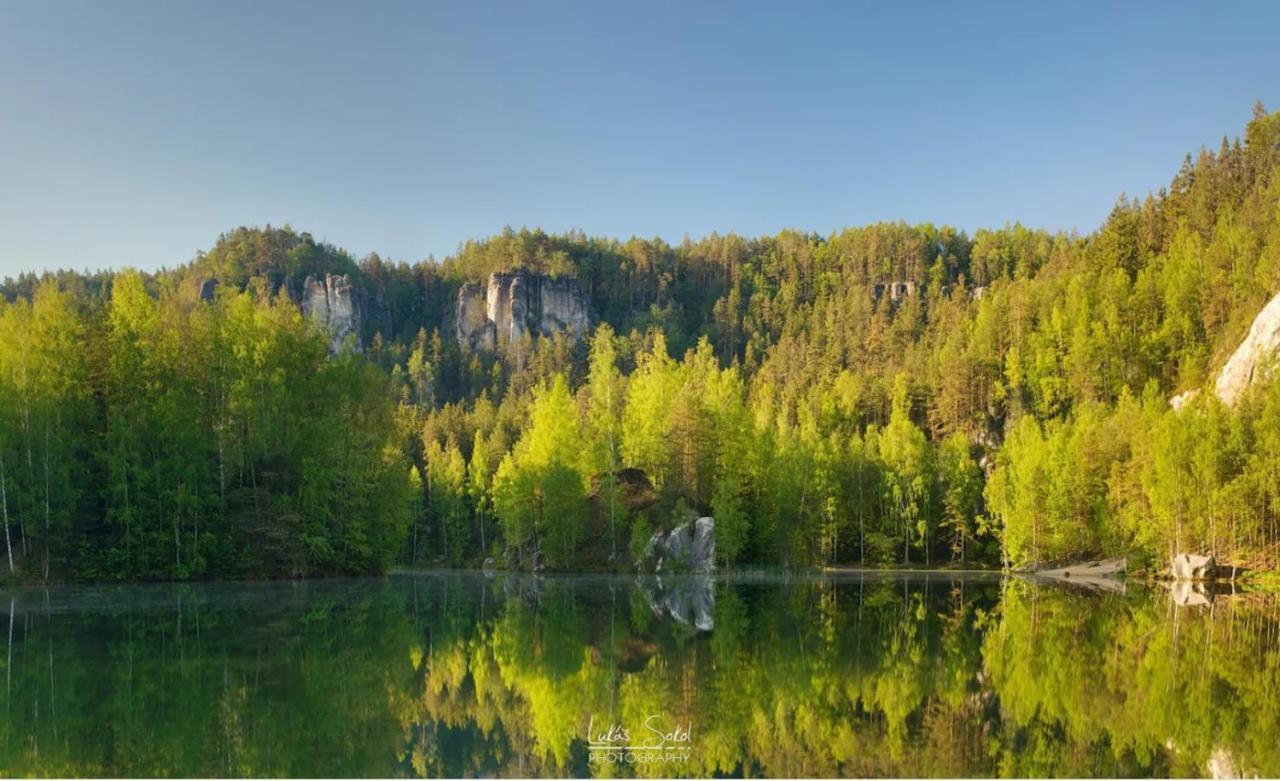 Srub Na Svahu Sjezdovky V Radvanicich Radvanice  Bagian luar foto